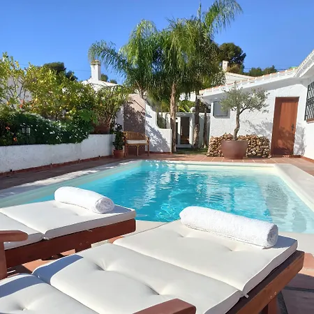 Andalusian With Heated Pool نيرخا