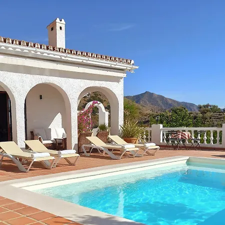 Andalusian With Heated Pool فيلة